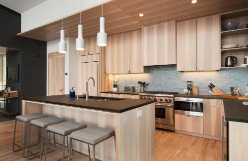 Truckee House | Luxury 4BD True Ski-In/Ski-Out Mid-Mountain Residence - Stellar Northstar