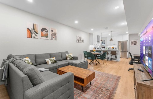 Thompson Square - Bunker Hill Apartment | Luxury 4BR | Charlestown