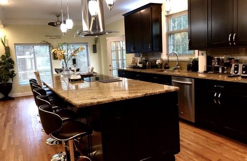 Detroit House | Luxury 5 Bedroom Golf Club Home w/Fabulous 3rd Floor Man Cave