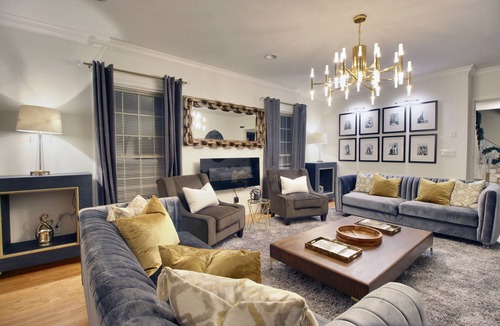 Detroit House | Luxury 5 Bedroom Golf Club Home w/Fabulous 3rd Floor Man Cave