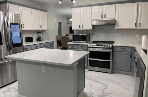 North San Antonio - SAT House | Luxury 5 King Beds Retreat with 155” 10-Seat Theater Room & Pool Table