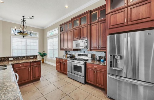 Reunion House | Luxury 6 Bedroom House in Reunion Resort
