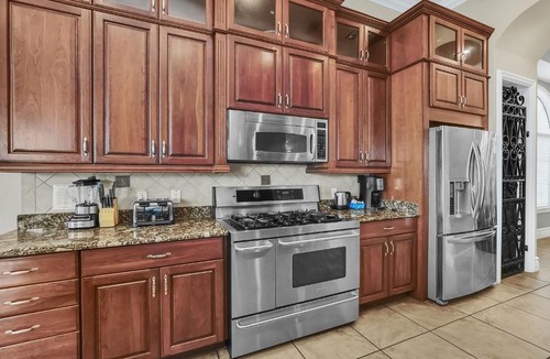 Reunion House | Luxury 6 Bedroom House in Reunion Resort