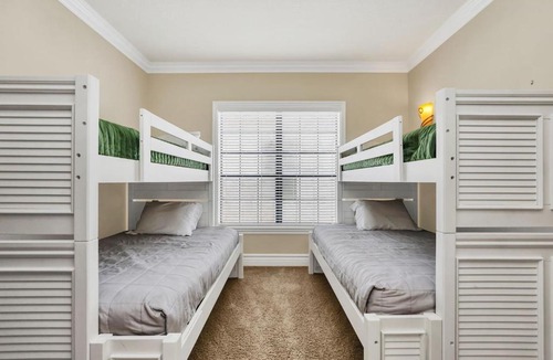 Reunion House | Luxury 6 Bedroom House in Reunion Resort