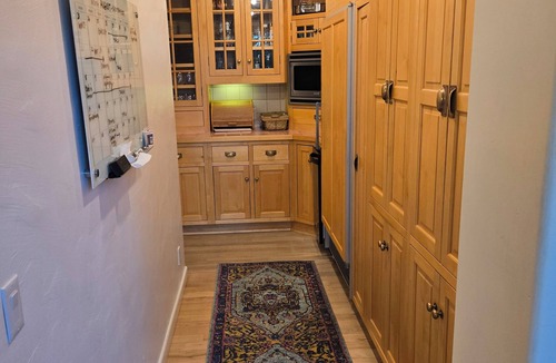 Wilson House | Luxury 6BR family friendly home, Teton views, Starlink, new hot tub, 5800 SF.