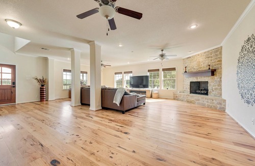 Kemp House | Luxury 90-acre 5BR Ranch near Cedar Creek