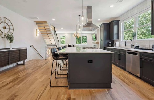 Biddleville House | Luxury Build - King Beds - Minutes to Uptown