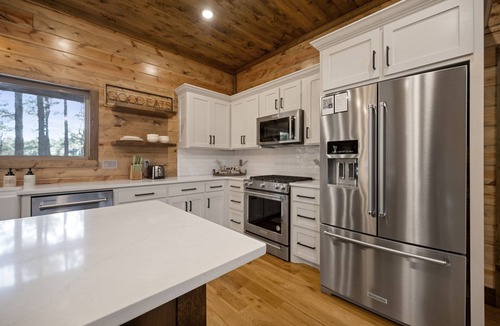 Hochatown Cabin | Luxury Cabin | Hot Tub | Pool Table | 2 King Suites | In the Heart of Hochatown