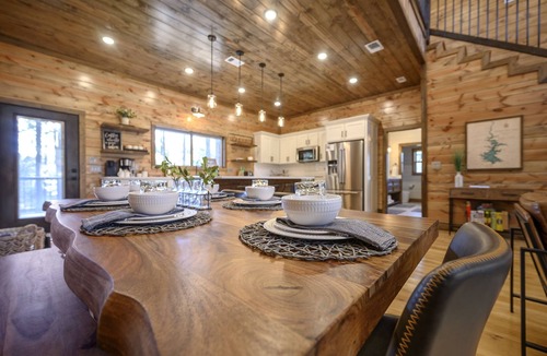 Hochatown Cabin | Luxury Cabin | Hot Tub | Pool Table | 2 King Suites | In the Heart of Hochatown