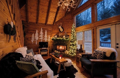 Clarkesville Ski Chalet | Luxury Chalet Near Helen Hot Tub, Fire Pit, Pool Table, Hammock & Creek