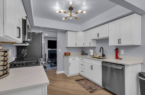 Detroit House | Luxury Cityside Retreat 5 minutes from Downtown Detroit Attached Garage