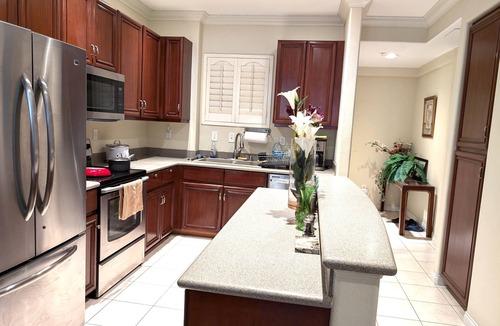 Pacific Terrace Condo | Luxury Condo 2 BR+2 BA+parking free -Marina/Gaslamp - walk to Convention Center!