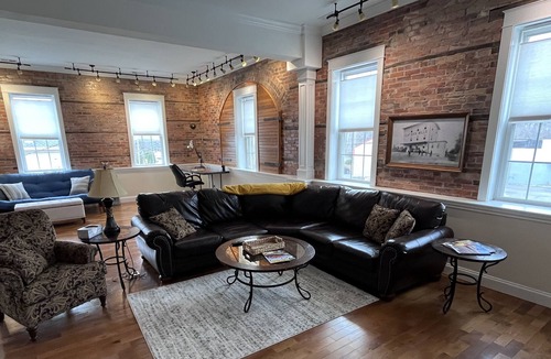 Flat Rock Condo | Luxury Condo In the heart of Flat Rock