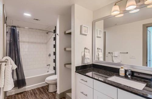 Rainey Street Historic District Apartment | Luxury Condo on Rainey Street - Walk to Lake and City Center