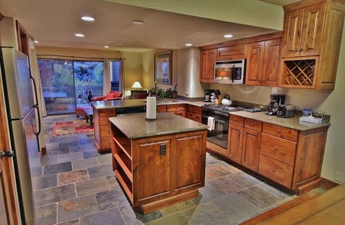 Park Meadows Condo | Luxury Condo, Private Hot Tub & Year-Round Recreation at Park City Racquet club Village