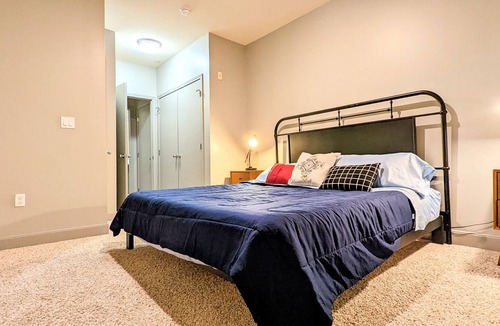 Central Business District Apartment | Luxury Downtown Cincinnati Apartment Reds Stadium