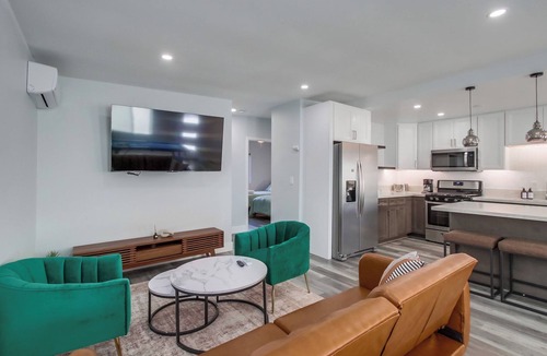Stockton House | Luxury Downtown Oasis with Spa
