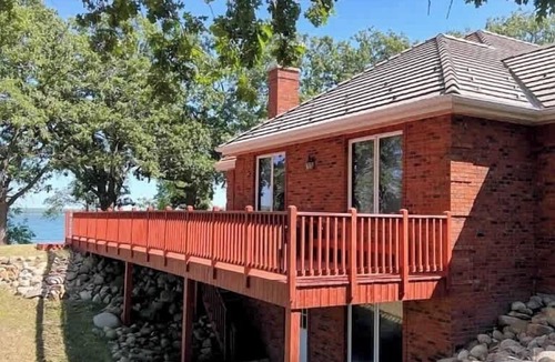 Big Stone City House | Luxury Family 5BR Lakefront private boat launch