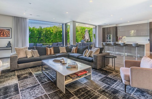 Melrose Villa | LUXURY GARDNER VILLA 5BDR ! POOL AND SPA!