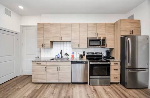 Washington Ave./ Memorial Park Apartment | Luxury Gold Heights 1BR w- Skyline Views