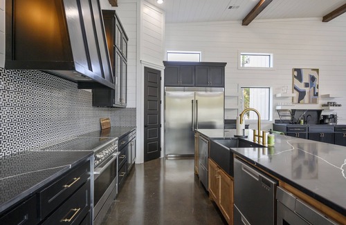 Hochatown Cabin | Luxury-Heated POOL-Hot Tub-Fire Pit-Sleeps 24-Mojito Moon