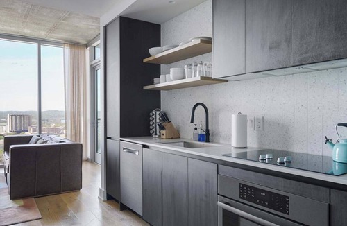 Rainey Street Historic District Condo | Luxury High-Rise 2BR on the 21st Floor | Rainey St
