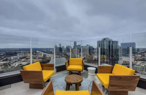 Rainey Street Historic District Condo | Luxury High-Rise 2BR on the 21st Floor | Rainey St