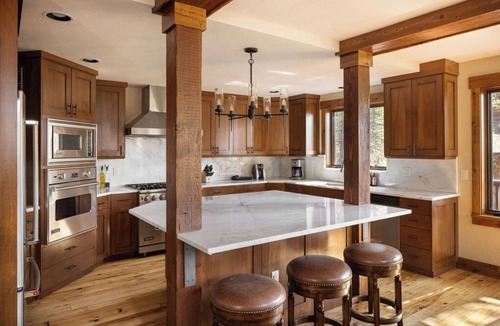 Teton Village House | Luxury Home - Private Hot Tub - Sleeps 16. Just one mile from Grand Teton NP.