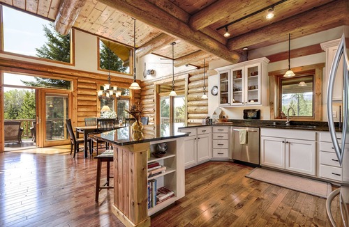 Condon Cabin | Luxury Home with Amazing Mission & Swan Mtn Views!