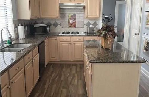 Wortham Park House | Luxury, King Suite & Extras! Gameroom-Office-Gym
