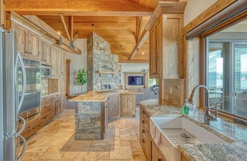Lakeside House | Luxury Lakefront Home on quiet street in Lakeside on Flathead lake!