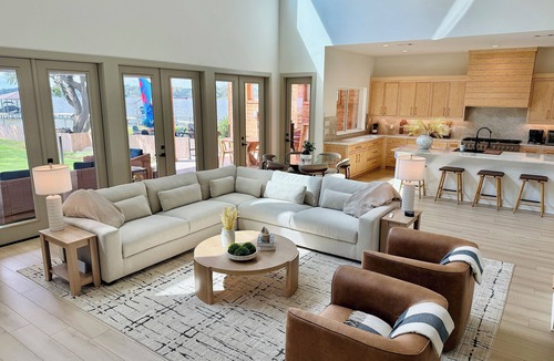 Enchanted Oaks House | Luxury Lakefront - Huge Patio + Private Yard + Dock + Sleeps 14