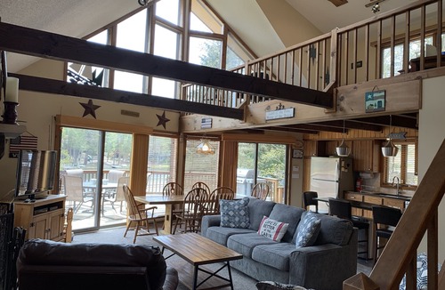Wallenpaupauk Lake Estates Ski Chalet | Luxury Lakefront Pocono Retreat, Lake Ariel near Lake Wallenpaupack