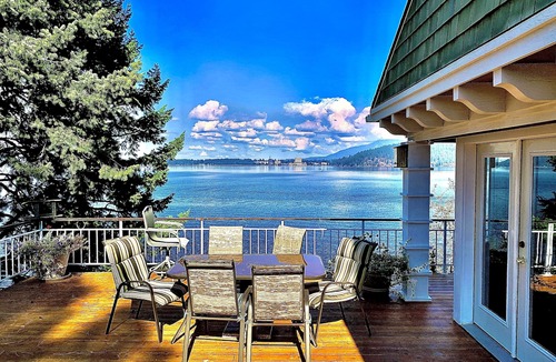 Coeur d'Alene House | +Luxury Lakefront for 12+ Private Beach & Dock, Huge GameRoom & Indoor Koi Pond!