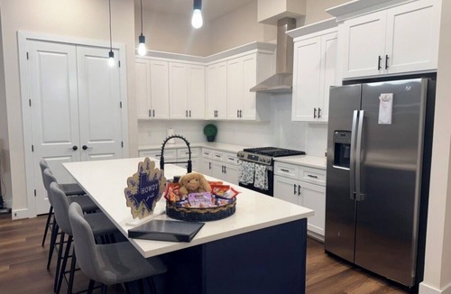 El Lago House | Luxury Lakeview Townhome 3BR/3BA Near NASA, Kemah & Seabrook
