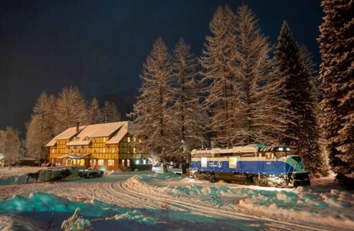Essex House | Luxury Locomotive Lodge - GN 441