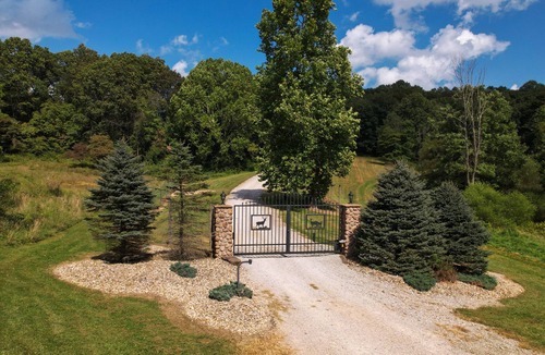 Bremen Cabin | Luxury Lodge on 125 acres on Hocking Hills Farm