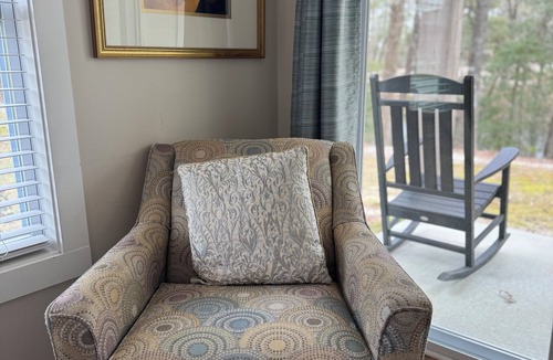 Elizabethtown Resort | Luxury Lodging, Lakefront View , 2 Queen Bed w/Private Bath, Private Patio.