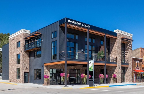 Hill City Apartment | Luxury Loft 4 Overlook Main Street