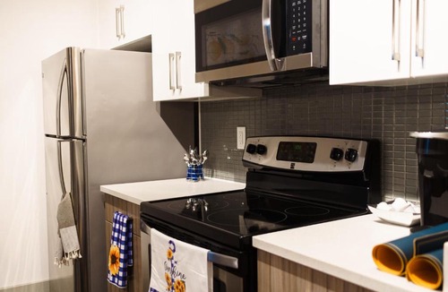 Home Park Apartment | Luxury Midtown 1BR with Private Balcony and Rooftop Pool