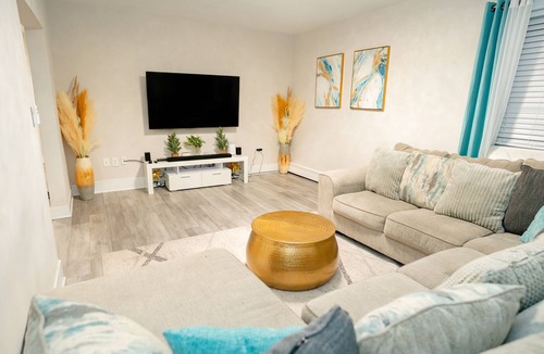 Readville House | Luxury Modern Home - Family Friendly Close to Boston and Gillete Stadium!
