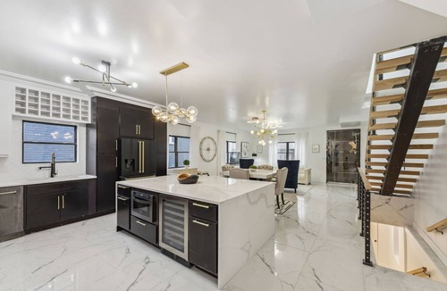 Downtown Columbus House | Luxury, modern, privacy fence, OSU, downtown, home