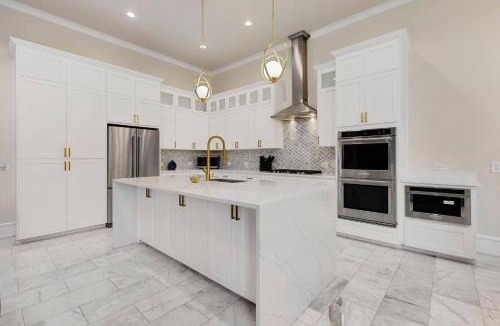 Oak Lawn House | Luxury Oak Lawn Home | Game Room, Parking, Balcony