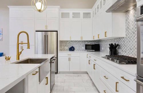 Oak Lawn House | Luxury Oak Lawn Home | Game Room, Parking, Balcony