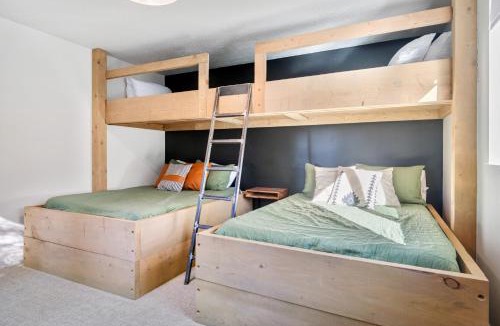 Philipsburg House | Luxury, Peaceful Family Getaway! Ski, Hike, Fish
