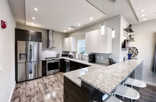 Lair Hill Condo | Luxury Penthouse: Panoramic City, Mountain & River Views with Office & Parking