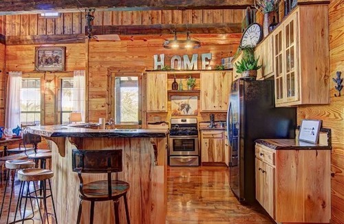 New Braunfels Cabin | Luxury Ranch Cabin Escape Hot Tub, Pool & Fire Pit