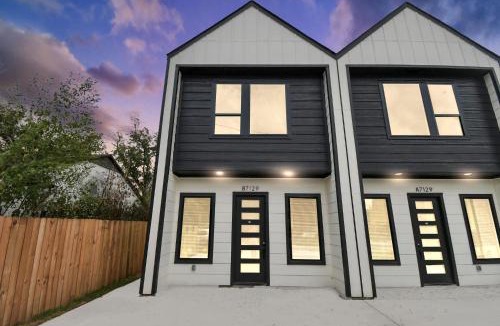Foster Place House | Luxury Retreat - Near Houston NGR & MED Center
