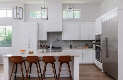 Galindo House | Luxury Retreat - Pool & Spa - South Austin Oasis