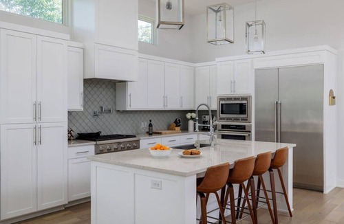 Galindo House | Luxury Retreat - Pool & Spa - South Austin Oasis